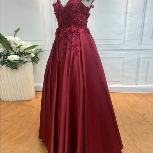 Chic Maroon cranberry red Floral Embellished Dress 12 - Picture 2 of 16